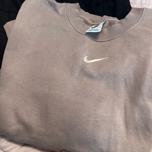 Women’s Nike Pullover Sweatshirt size Small Preowned